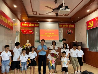 TỔ CHỨC LỄ TUYÊN DƯƠNG CÁC CHÁU HỌC SINH ĐẠT THÀNH TÍCH XUẤT SẮC TRONG NĂM HỌC 2024-2025